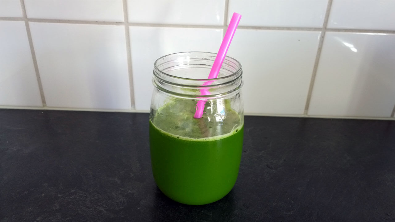 Recept på Grön juice med citron, gurka & grönkål