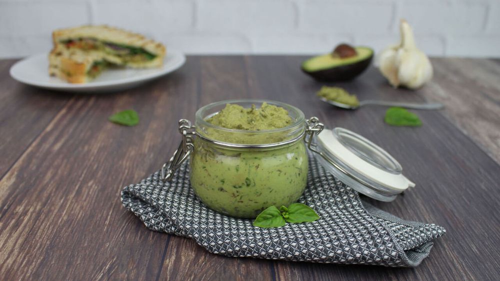 Krämig avokadopesto