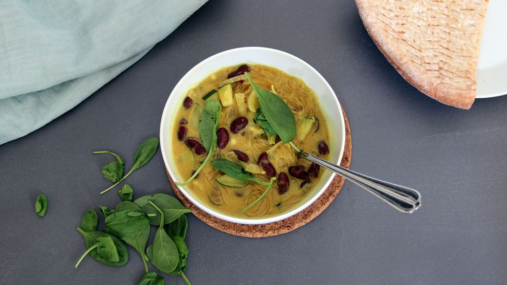 Nudel- och bönsoppa med lime