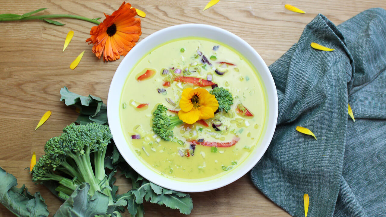 Vegansk thaisoppa med grön curry