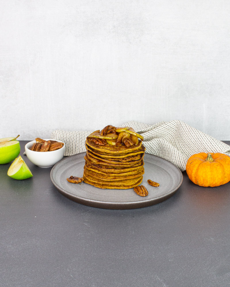 Pumpkin Pie Pancakes med karamelliserade äpplen i gruppen Recept / Snabblagat hos Green Warrior (recept_2019-10-13)