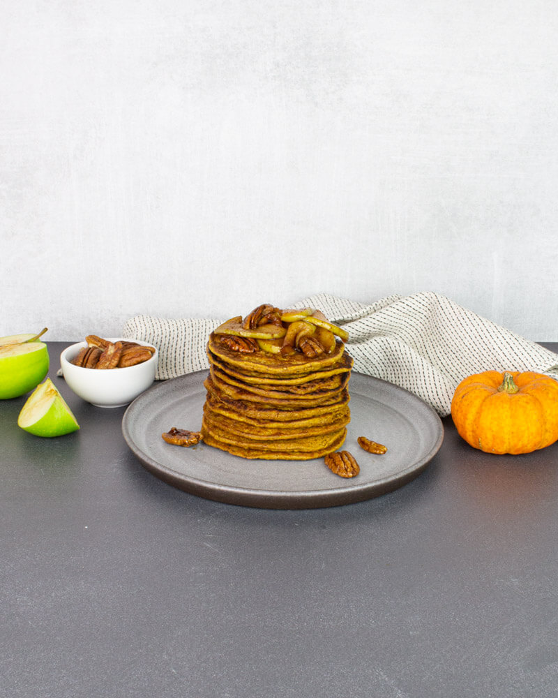 Pumpkin Pie Pancakes med karamelliserade pplen i gruppen Recept / Snabblagat hos Green Warrior (recept_2019-10-13)